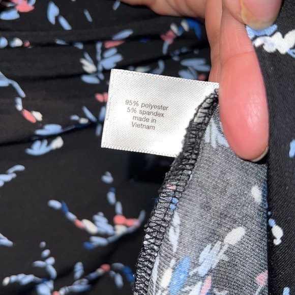 Lane Bryant short sleeve blouse pullover black floral 22/24 v neckline plus - Picture 6 of 9